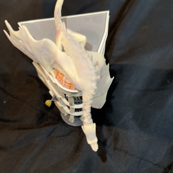 Hallmark Harry Potter Collection Gringotts Ornament with original box - Picture 2 of 3